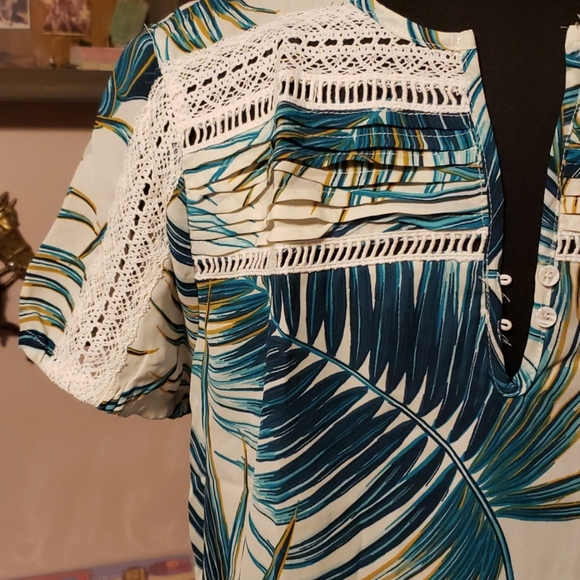 New plus size spring/summer top - Picture 5 of 16